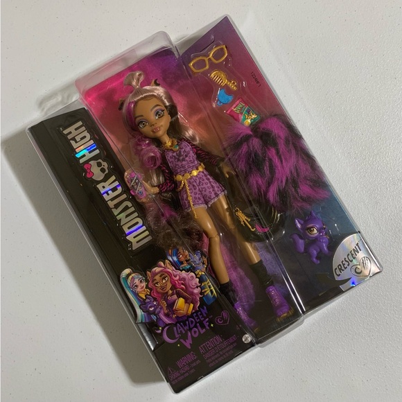 Monster High®: Clawdeen Wolf™ Fashion Doll with Pet and Accessories-New - Picture 3 of 9